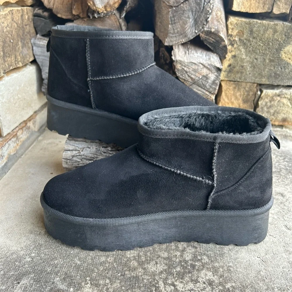 Mudd Platform Black Fur-Lined Boots Mini Shortie Gothic Emo boots Sz-10. T